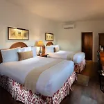 Pinon Court By La Fonda